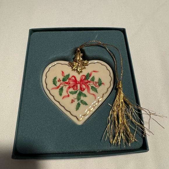 Lenox Vintage Holiday Heart Porcelain Christmas Ornament - Picture 2 of 3